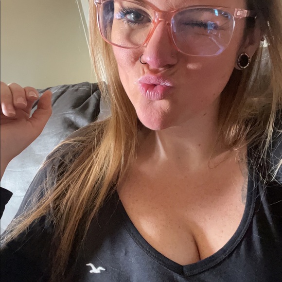 Meet your Posher, Lauren - Picture 6 of 6